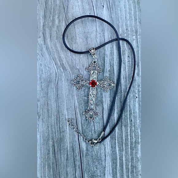 Gothic Red Crystal Cross Charm Necklace Floral Design Big Punk Goth Religious - Picture 6 of 7
